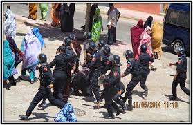 imagen de las autoridades Marroqui golpeando a un grupo de mujeres 22/06/2014